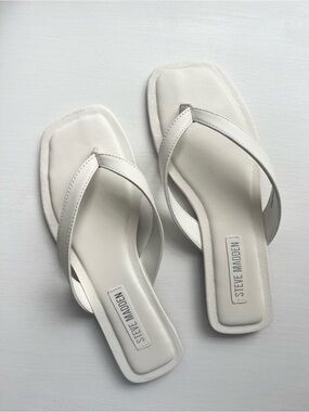 Steve Madden tells flip flop